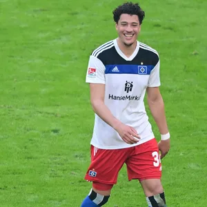 Jonas David freut sich über sein erstes Zweitliga-Tor für den HSV - ausgerechnet gegen St. Pauli.