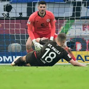 Jakov Medic trifft zum 2:4 ins eigene Tor