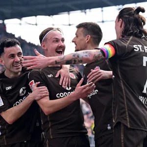 St. Pauli-Jubel gegen Bielefeld