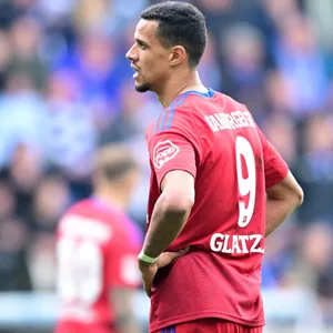 Robert Glatzel ist nach der Niederlage gegen den 1. FC Magdeburg frustriert.