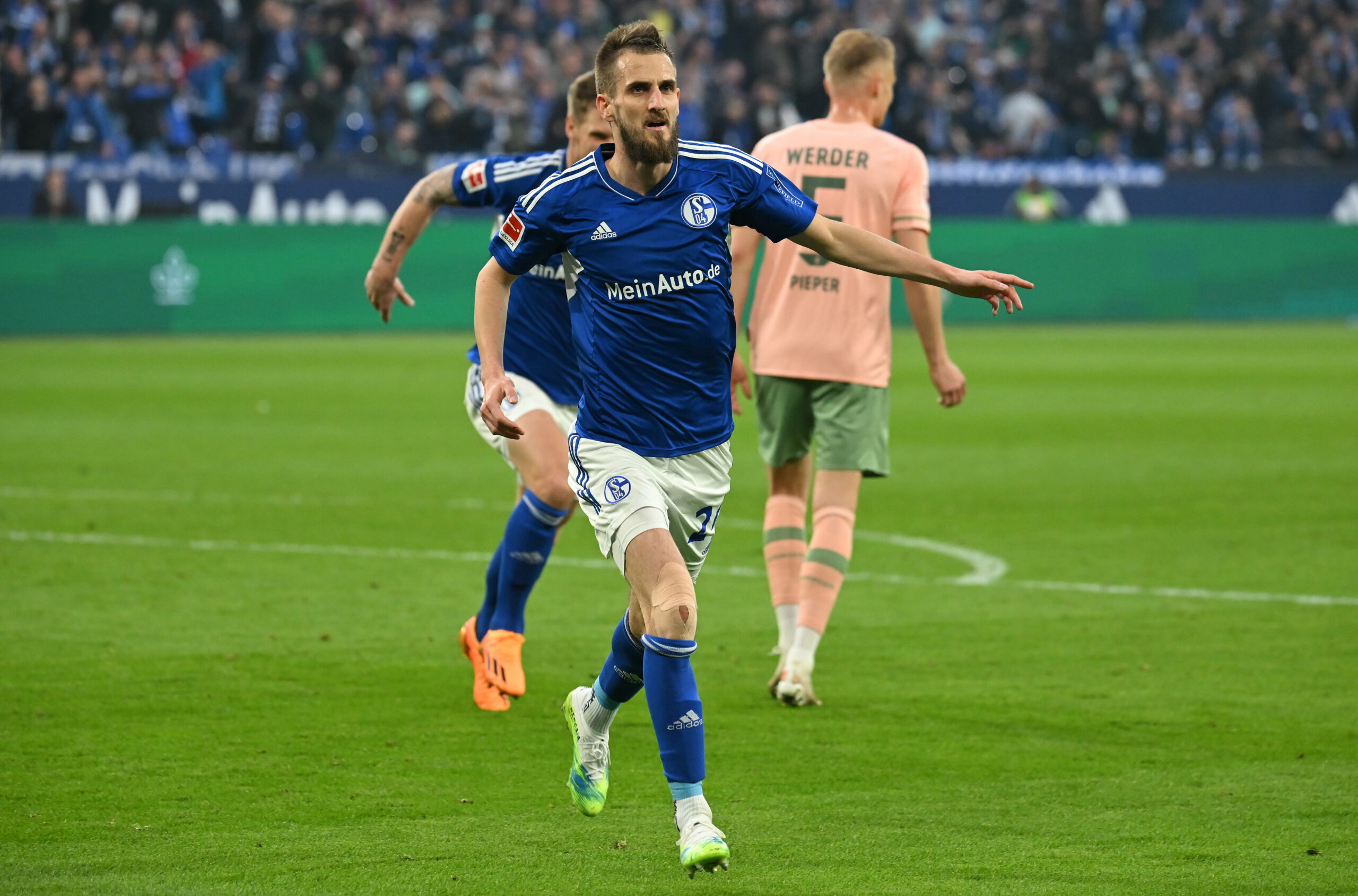 Schalkes Dominick Drexler jubelt