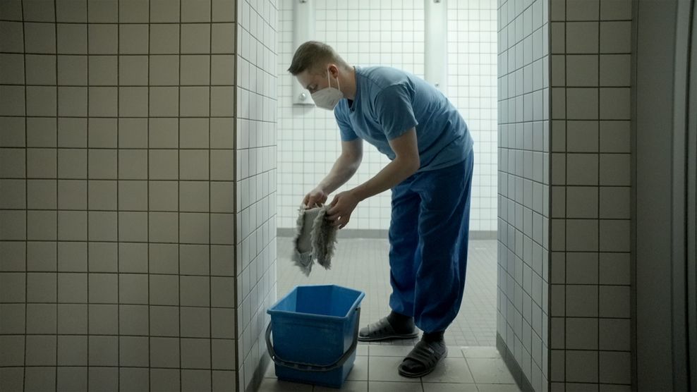 Patrick H. sitzt in der Berliner JVA Plötzensee eine Haftstrafe ab, weil er seine Geldstrafe nicht bezahlen konnte.