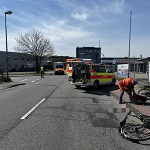 Rdfahrer aus Hamburg in Buxtehude bei Unfall schwer verletzt