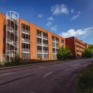 Aus den rund 500 Parkplätzen am Hein-Möller-Weg sollen Wohnungen werden.