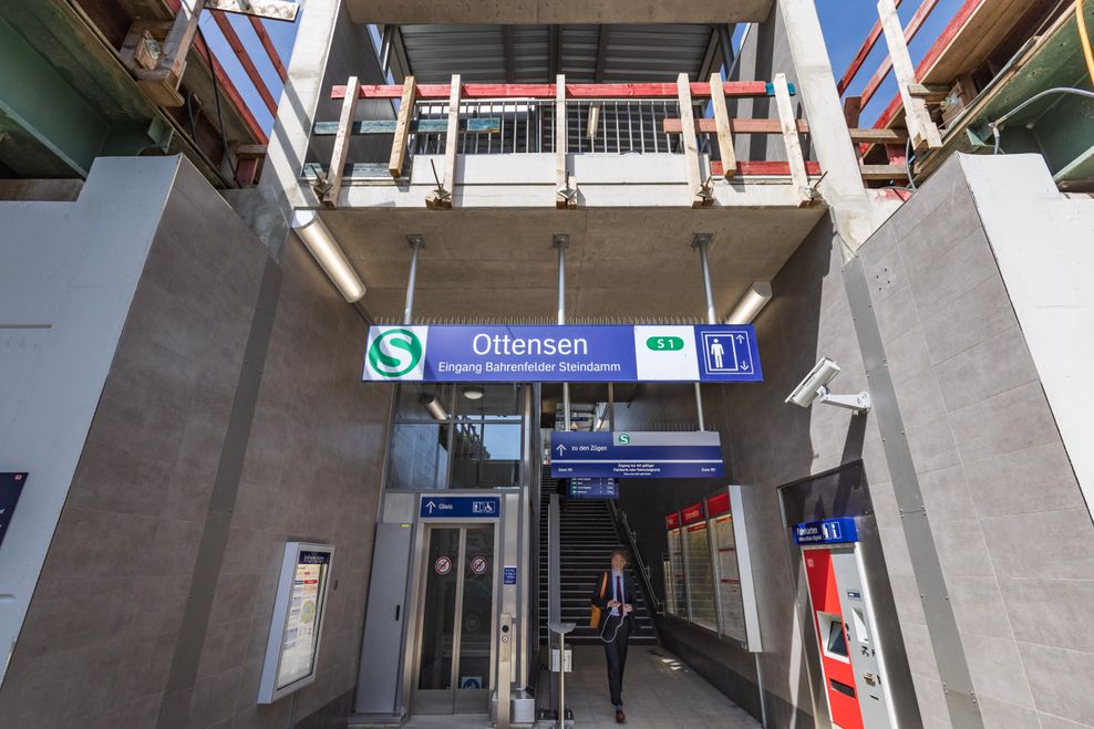 Der Aufgang am Bahrenfelder Steindamm zur neuen S-Bahn-Station ist barrierefrei.