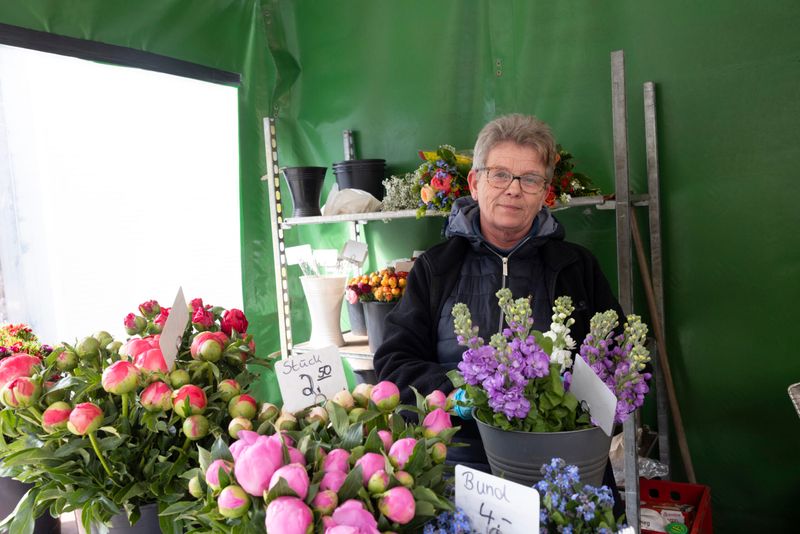Blumenhändlerin Ingrid Küchler muss bald Müllcontainern weichen.