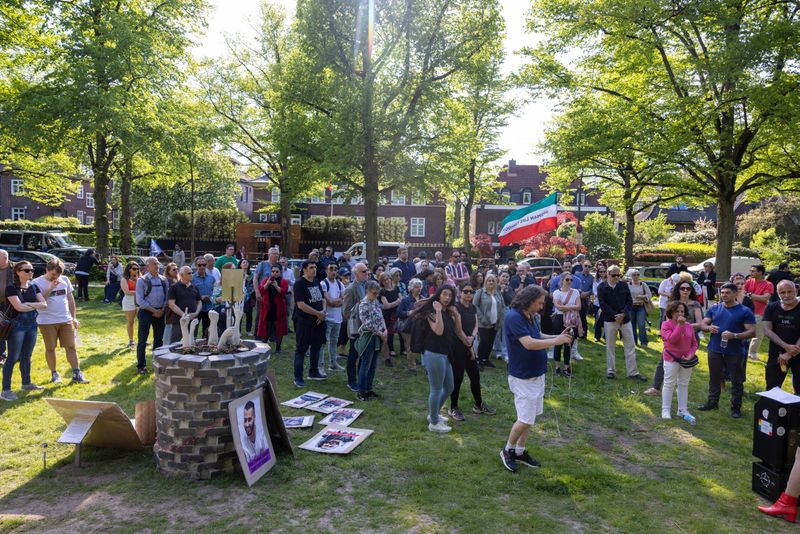 Hunderte Menschen kamen zu Einweihung der neuen Skulptur