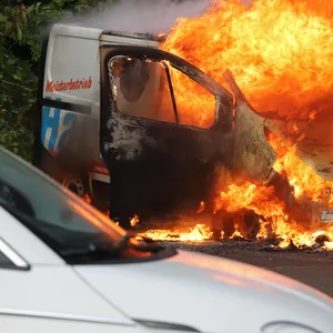 Autos in Itzehoe in Flammen – Bahnverkehr eingeschränkt