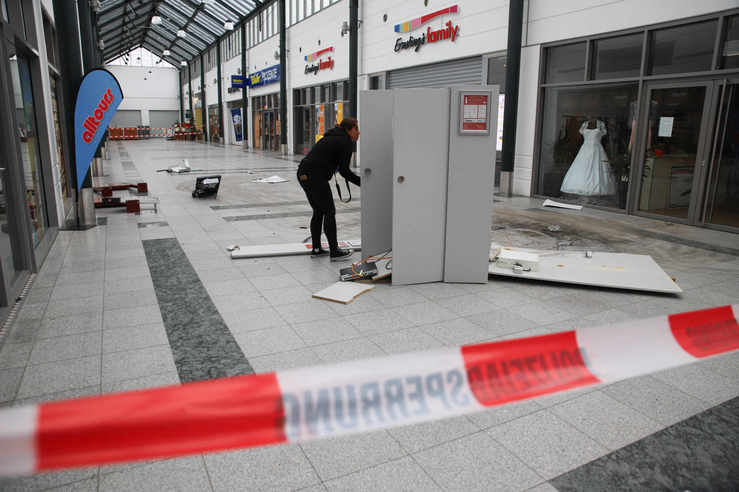 Der zerstörte Geldautomat im Einkaufszentrum Eiderpark in Rendsburg