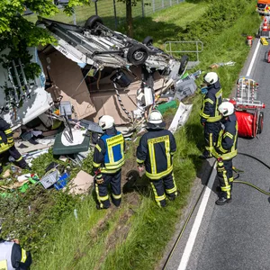 Das Wohnmobil wurde bei dem Unfall vollkommen zerstört.