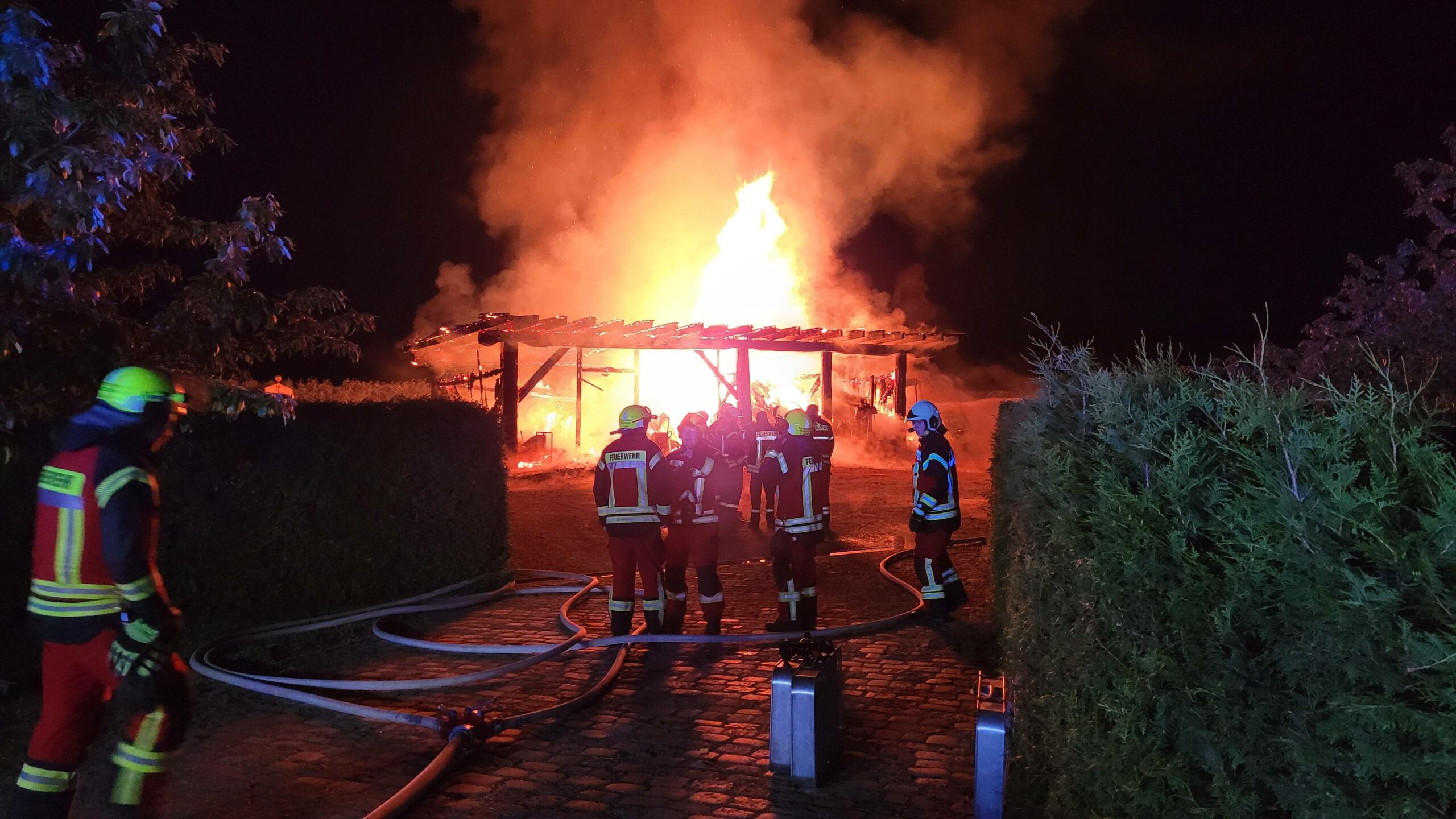 Bei dem Scheunenbrand entstand eine Schaden in Höhe von rund 100.000 Euro