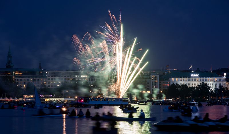 Am Freitagabend wird anlässlich des Kirschblütenfestes ein Feuerwerk stattfinden.