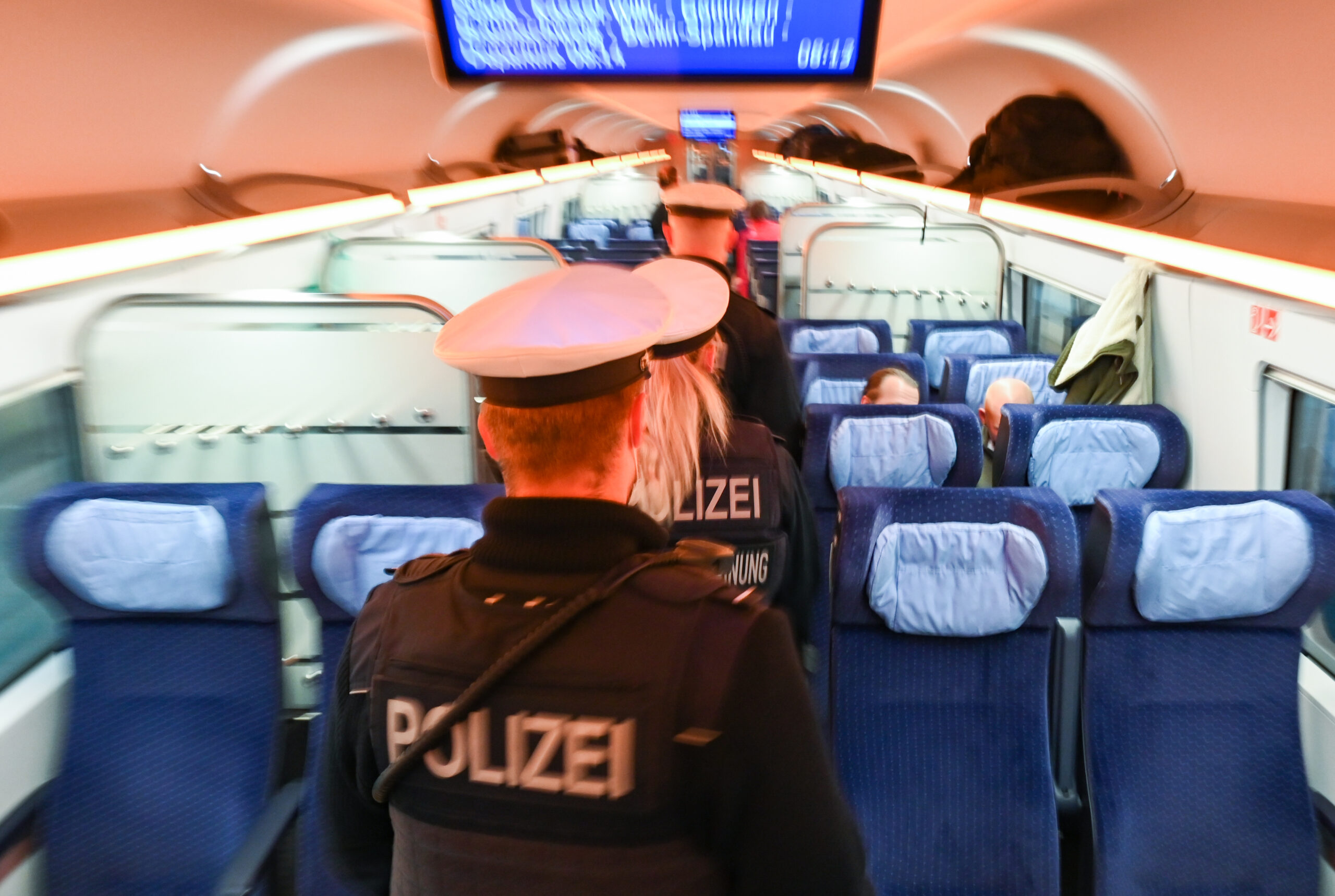 Im ICE nach Hamburg – Mann entblößt sich vor Frau