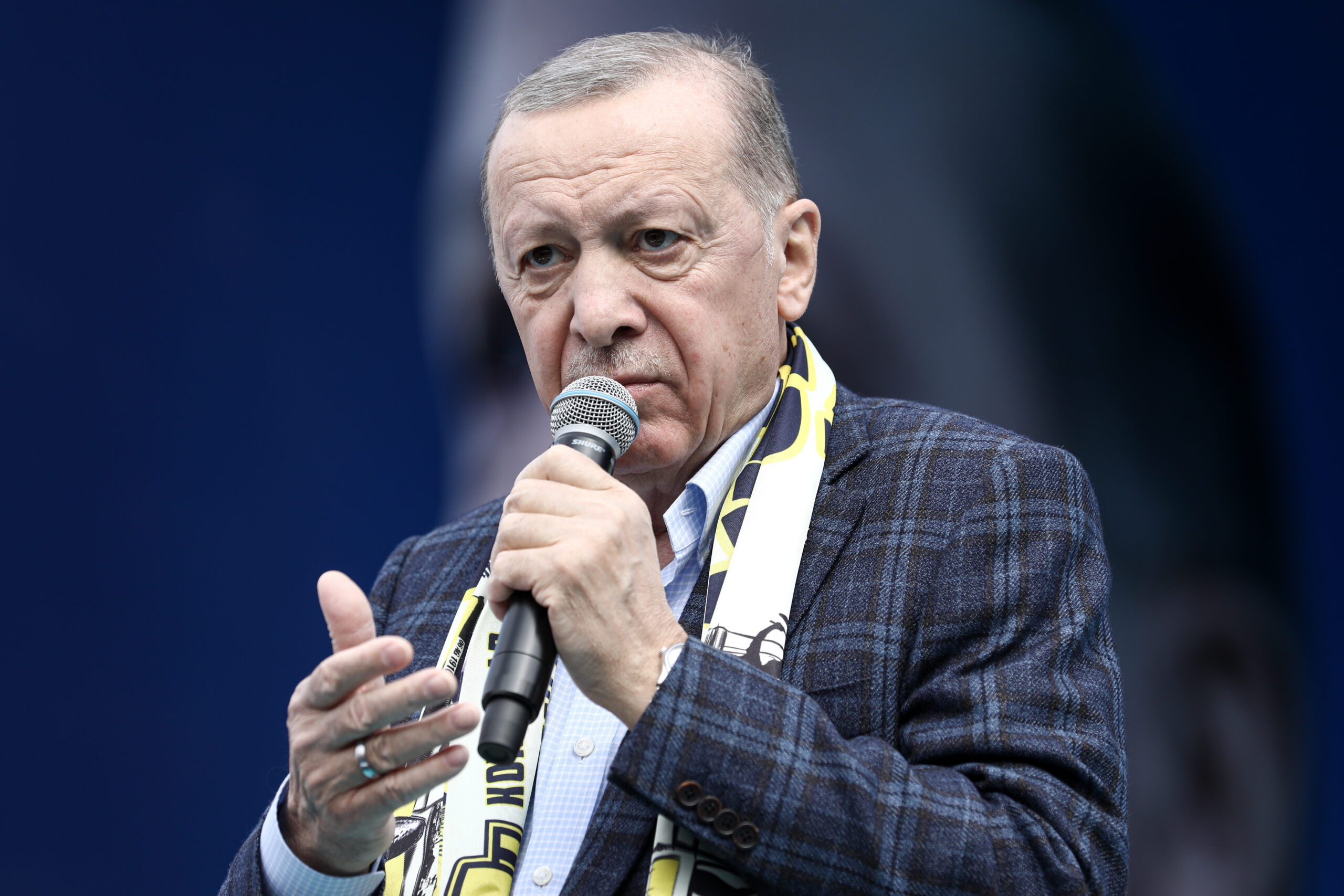 Recep Tayyip Erdogan am Mikrofon