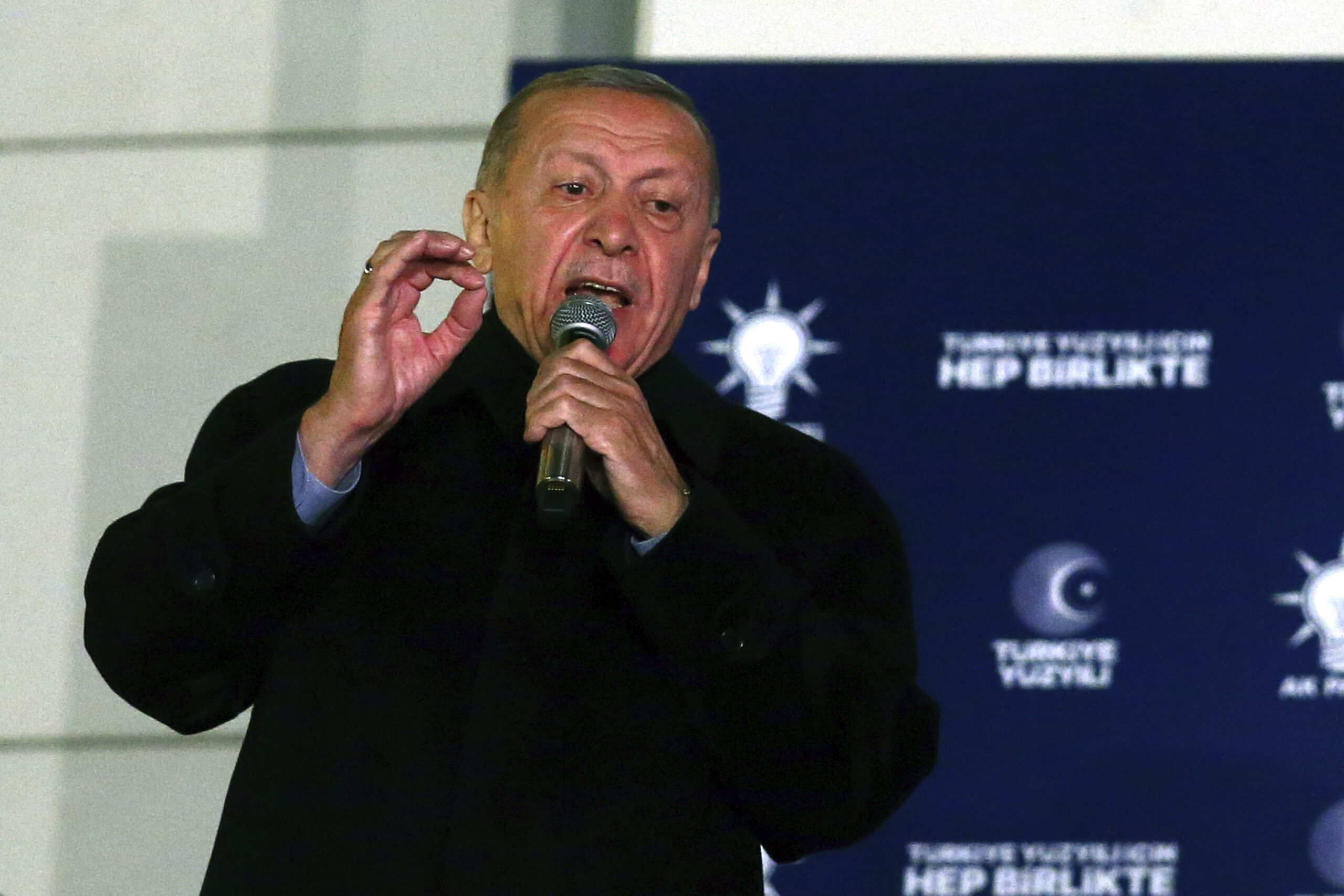 Der türkische Präsident Recep Tayyip Erdogan hält nach der Präsidentenwahl eine Rede.
