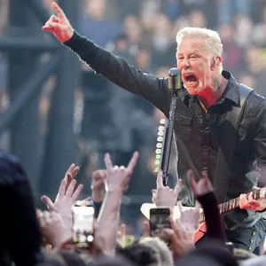 Zwischen ihren Rockkonzerten waren Metallica zu Besuch in einer echten Hamburgensie.