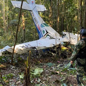 Cessna Dschungel Kolumbien Kinder