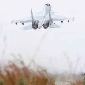 Ein russischer Su-35 Kampfjet. Ein solcher Flieger hat sich offenbar an das polnische Flugzeug angenähert.