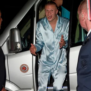 Erling Haaland im Seidenpyjama