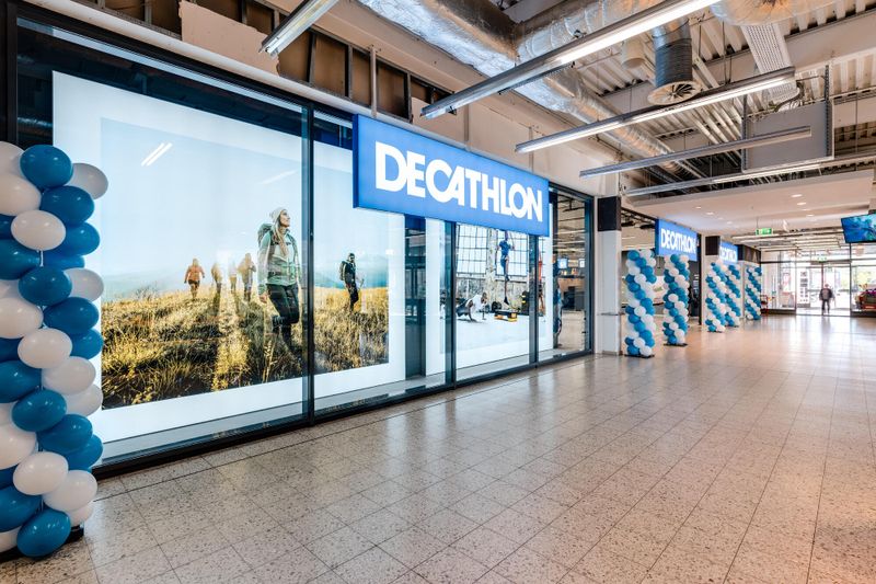 Vista esterna: filiale Decathlon nel centro Ostkreuz vicino ad Amburgo