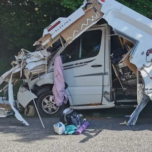 Unfall auf A1 nahe Hamburg – Lkw fährt auf Stauende auf