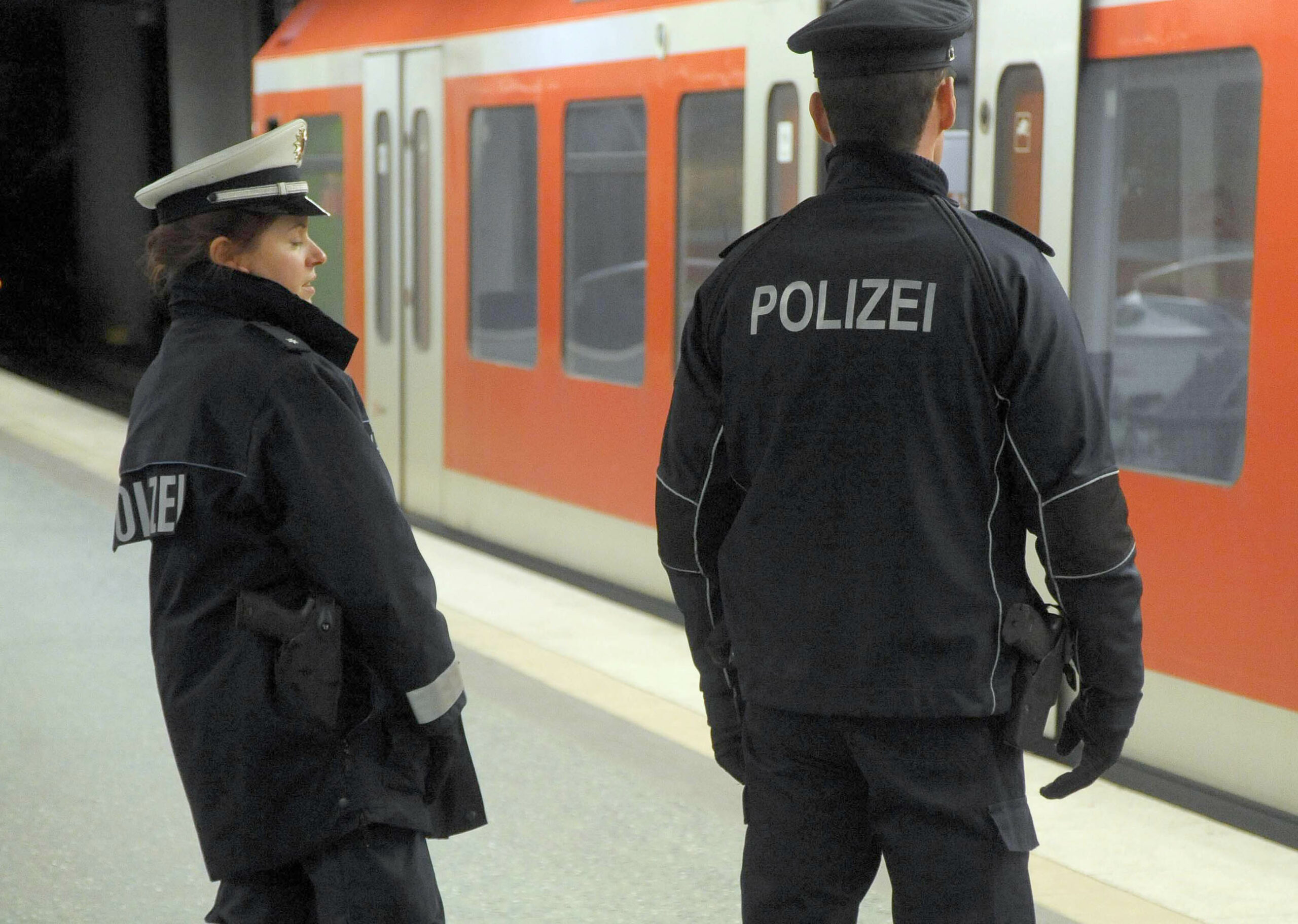 Aggressiver Mann verletzt Bundespolizisten – Festnahme