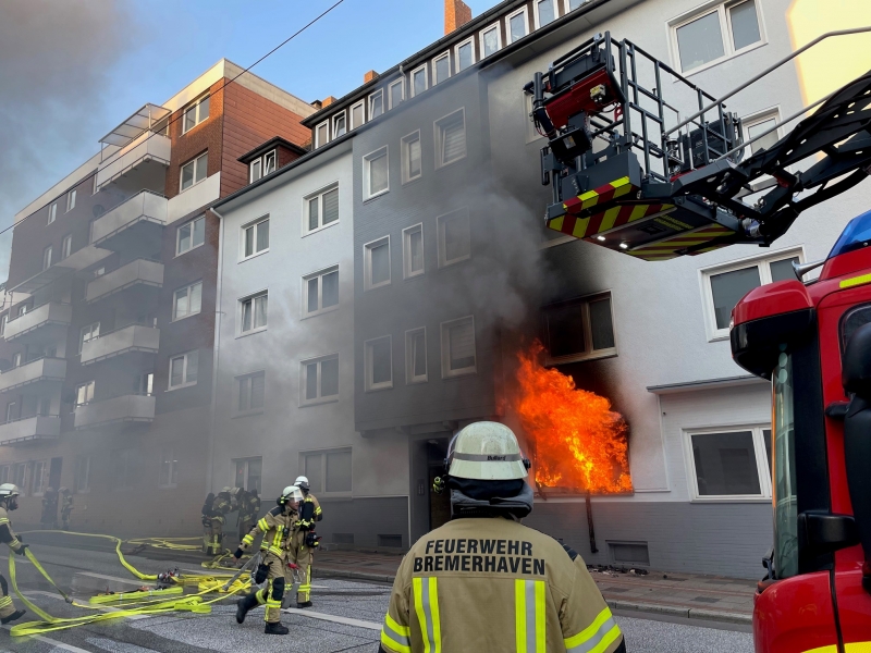 Fünf Verletzte bei Wohnungsbrand im Norden