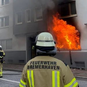Fünf Verletzte bei Wohnungsbrand im Norden