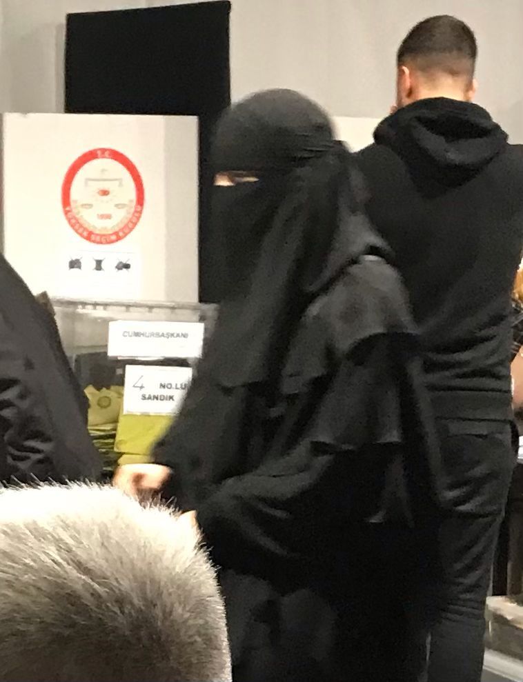 Verschleierte Frau