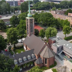 Luftaufnahme der Immanuelkirche auf der Veddel