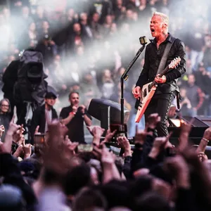 YEA-HEAH! James Hetfield auf der Bühne im Volksparkstadion