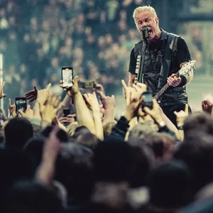 James Hetfield (l.) und Kirk Hammett beim zweiten Metallica-Konzert im Volksparkstadion.