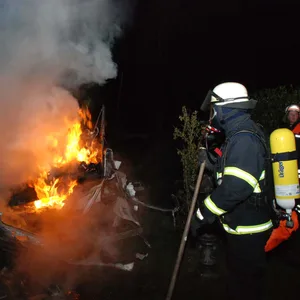 Feuerwehrleute im Einsatz (Archivfoto).