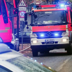 Wagen der Feuerwehr in einer Straße
