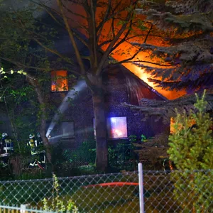Das Einfamilienhaus in Ahrensburg brannte vollständig ab.