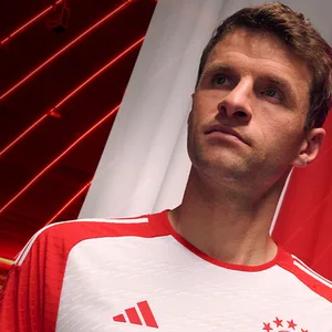 Thomas Müller im neuen Bayern Trikot