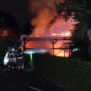 Das Einfamilienhaus in Halstenbek wurde durch die Flammen vollständig zerstört.