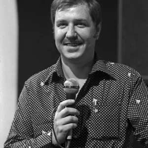 Wolf-Dieter Stubel wurde als Stimme der „Internationalen Hitparade“ zum Kultmoderator im Norden. (Archivbild von 1978)