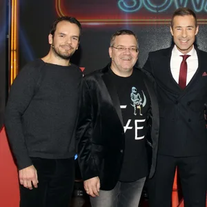 Elton (2.v.l.) verkündet in diesem Jahr die deutschen ESC-Punkte. (Archivbild)