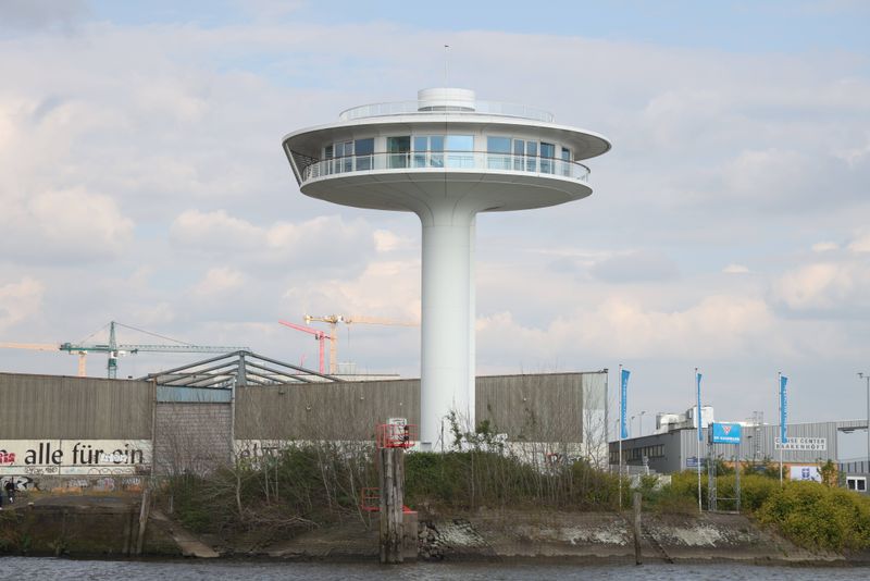 Noch stehen am Baakenhöft in der Hamburger HafenCity alte Hallen und das futuristische Lighthouse. Doch das könnte sich ändern.