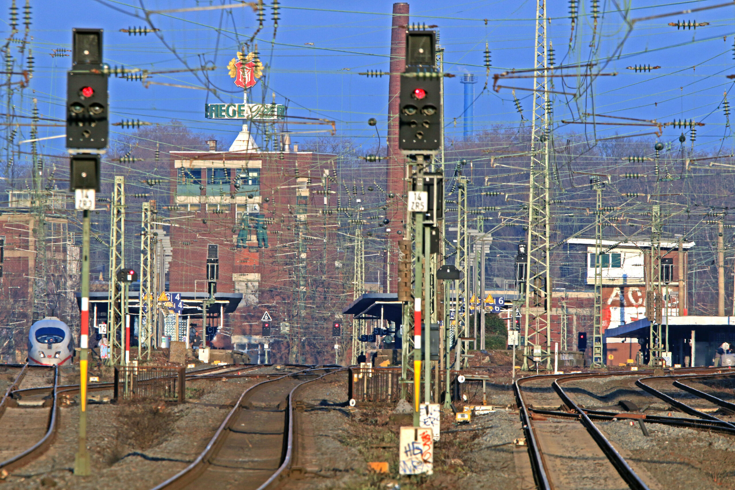 Kabeldiebe haben den Bochumer Hauptbahnhof vollkommen lahmgelegt (Archivbild).