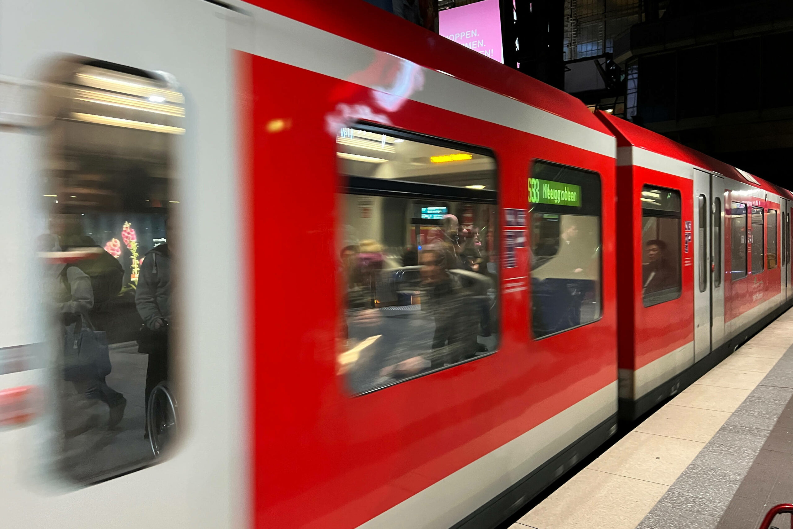 Anstatt am oberirdischen Hauptbahnhof sollen die S-Bahnen in Zukunft im neuen Tunnel halten.