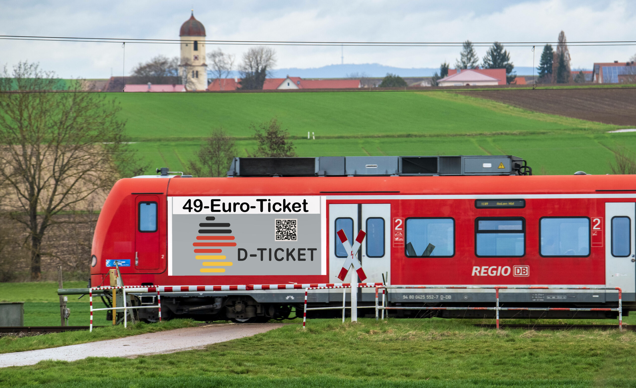 Ein Zug macht Werbung für das 49-Euro-Ticket, das seit dem 1. Mai bundesweit gültig ist.