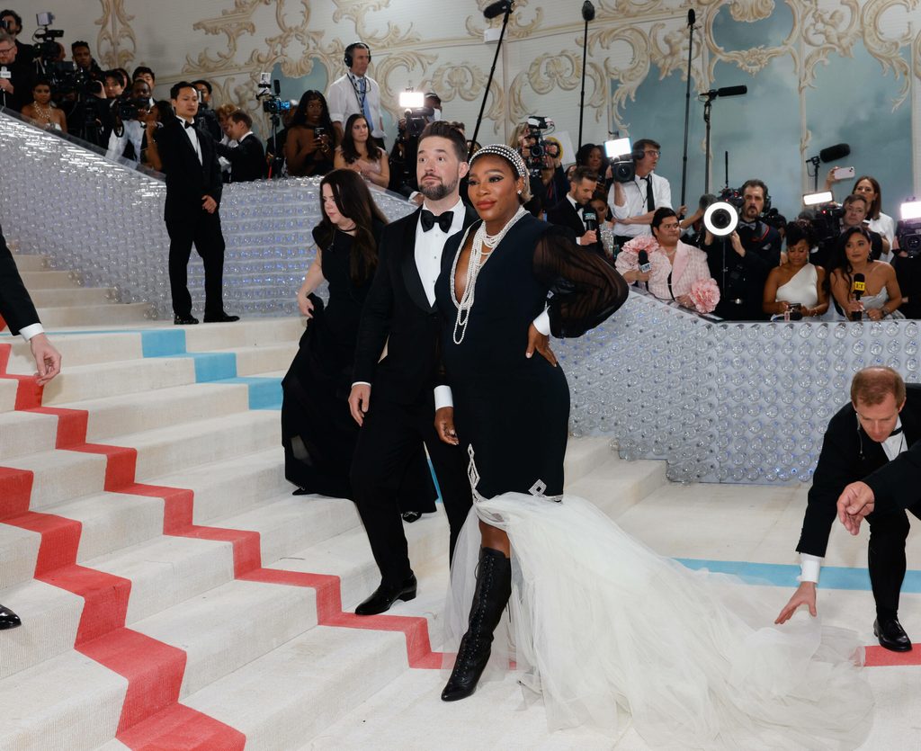 Tennis-Star Serena Williams und Ehemann Alexis Ohanian präsentierten auf der „Met-Gala“ den anstehenden Nachwuchs.