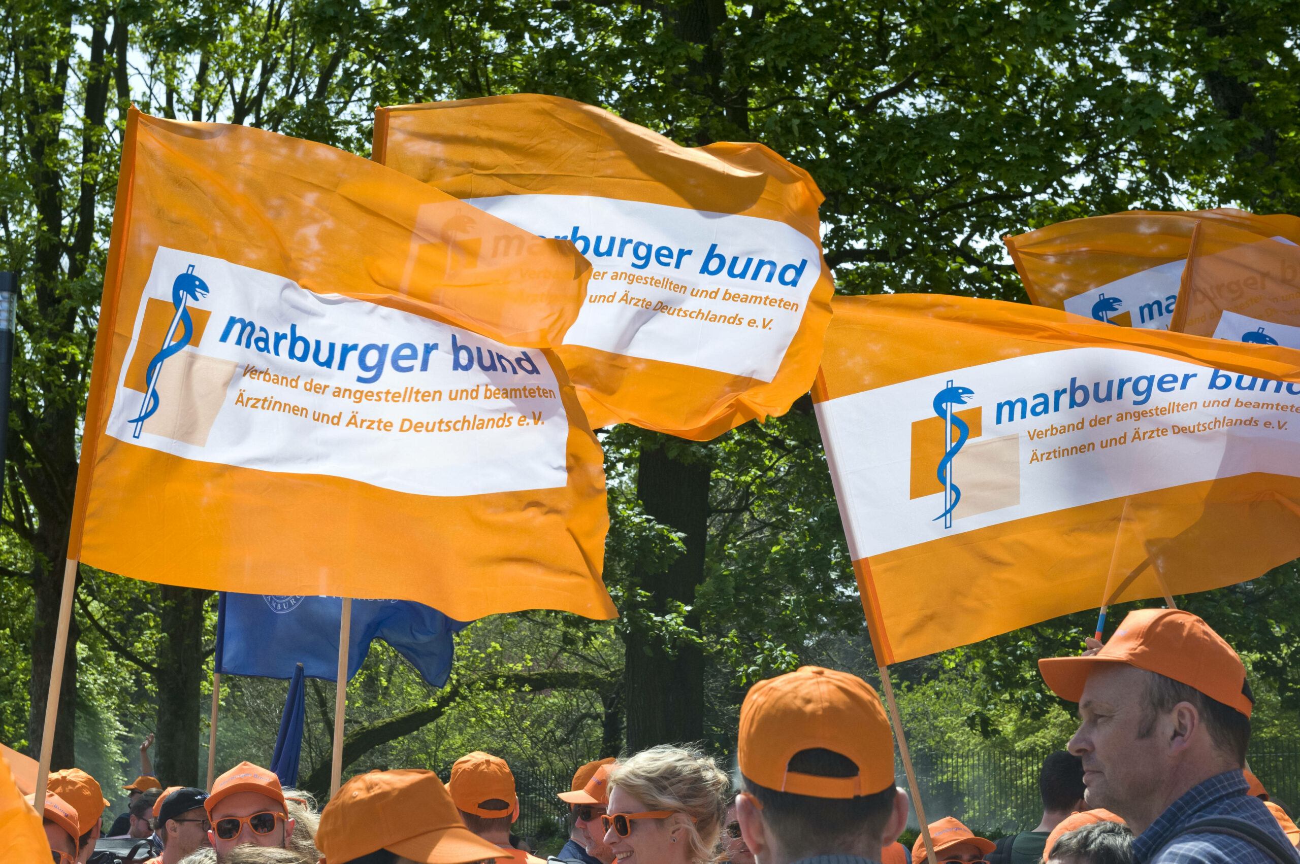 Warnstreik der Hamburger Klinikärzte Ärztegewerkschaft Marburger Bund