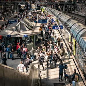 Volle Bahnsteige im Hamburger Hauptbahnhof