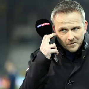 Dietmar Hamann mit Sky-Mikrofon