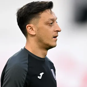 Mesut Özil beim Fußballspielen