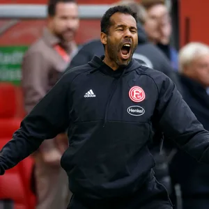Daniel Thioune freut sich leidenschaftlich