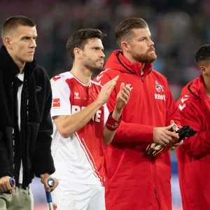 Jonas Hector und Timo Horn bedanken sich bei den Kölner Fans